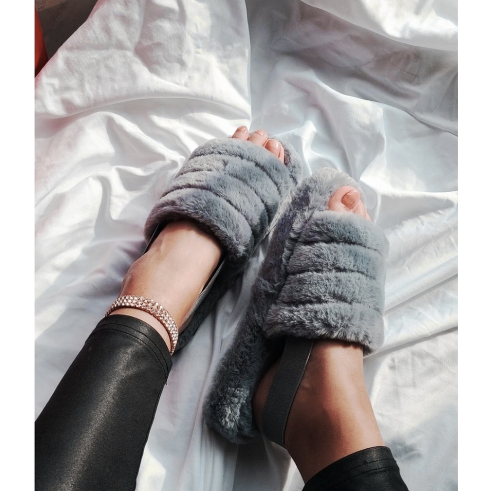 🚨The Comfy Collection// grey fur slide - Picture 3 of 7